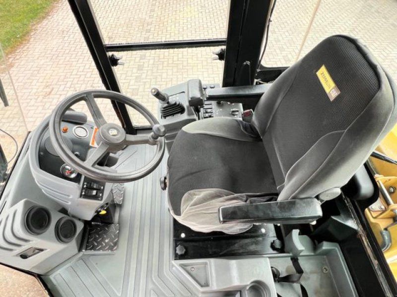 Caterpillar CS423E Planier