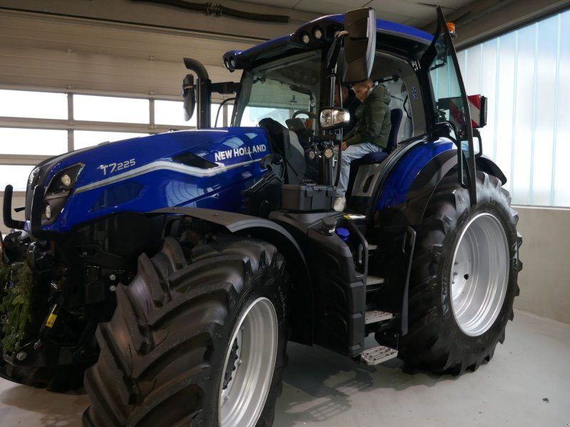 New Holland T7.225