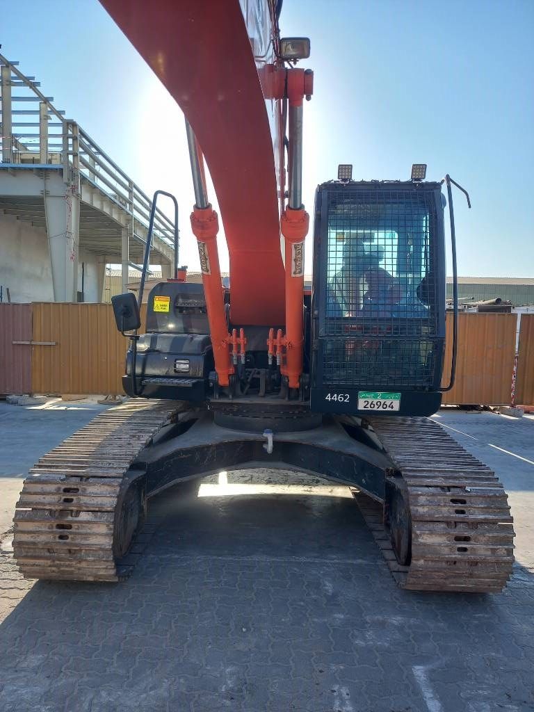 Hitachi ZX220LC (Abu Dhabi)
