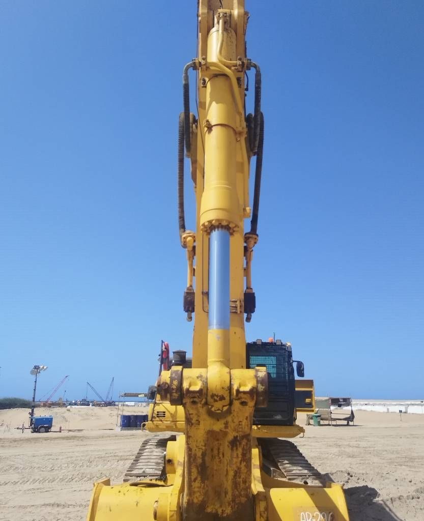Komatsu PC500LC (multiple units available in Saudi Arabia)