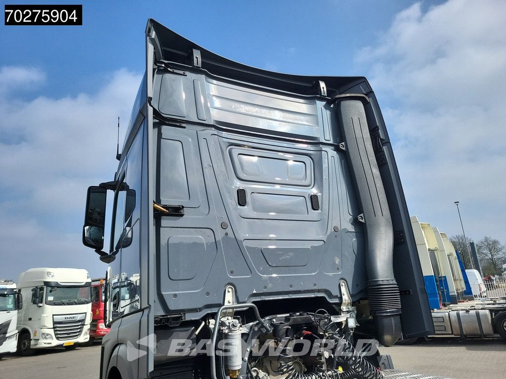 Mercedes Actros 1851 4X2 BigSpace 2x Tanks