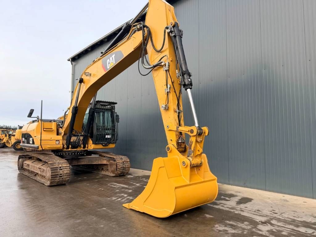 CAT 324D LN