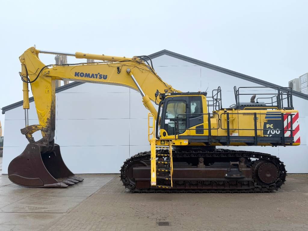 Komatsu PC700LC-8EO Adjustable Undercarriage / Hydr Stairs