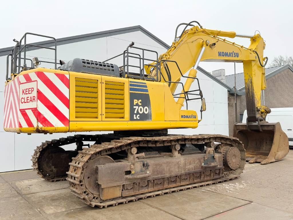 Komatsu PC700LC-8EO Adjustable Undercarriage / Hydr Stairs