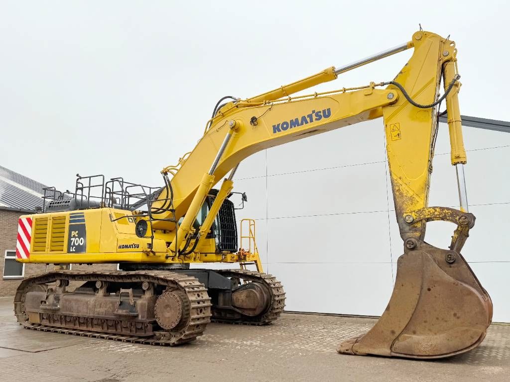 Komatsu PC700LC-8EO Adjustable Undercarriage / Hydr Stairs
