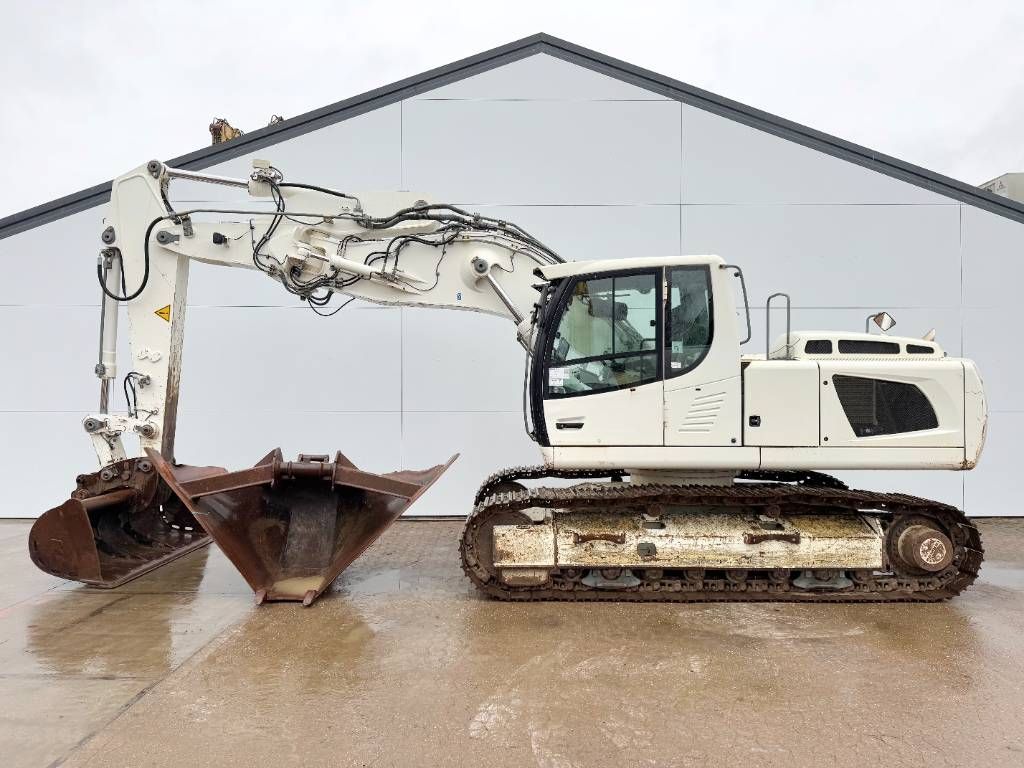 Liebherr R906LC - 2 Buckets Included / Quick Coupler