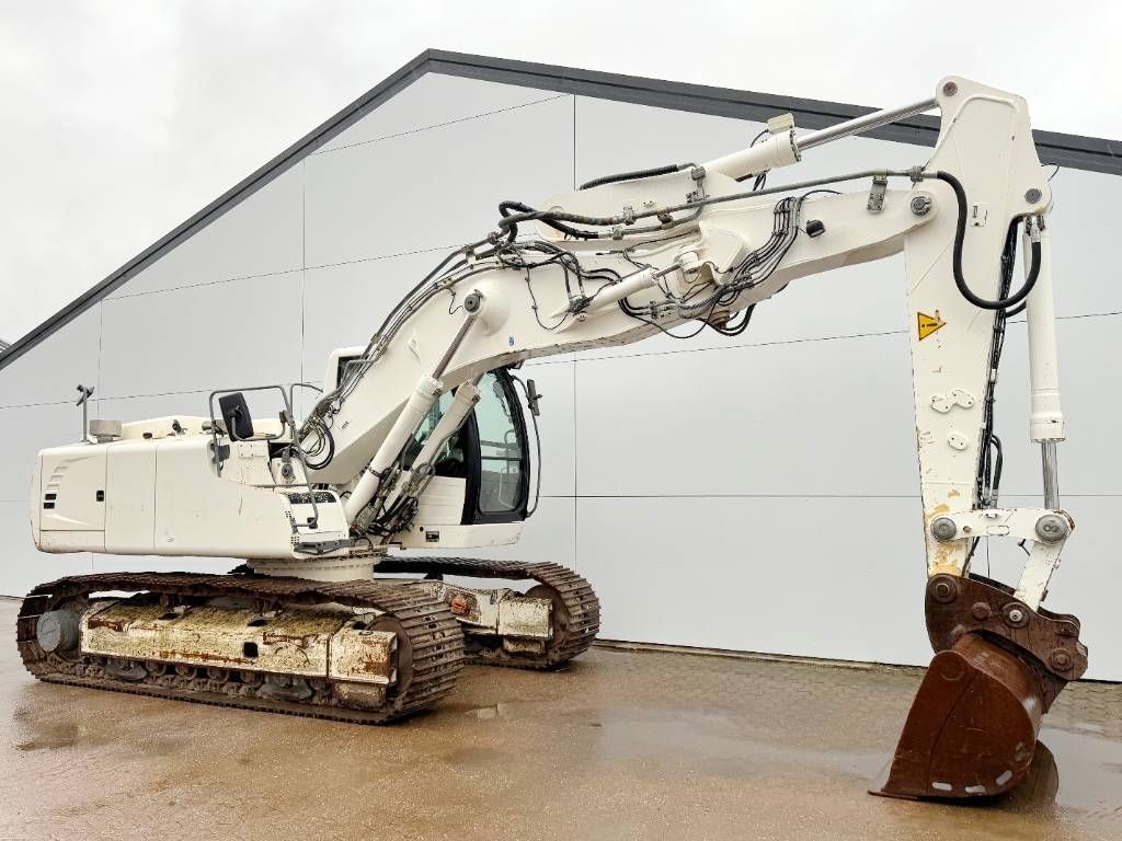 Liebherr R906LC - 2 Buckets Included / Quick Coupler