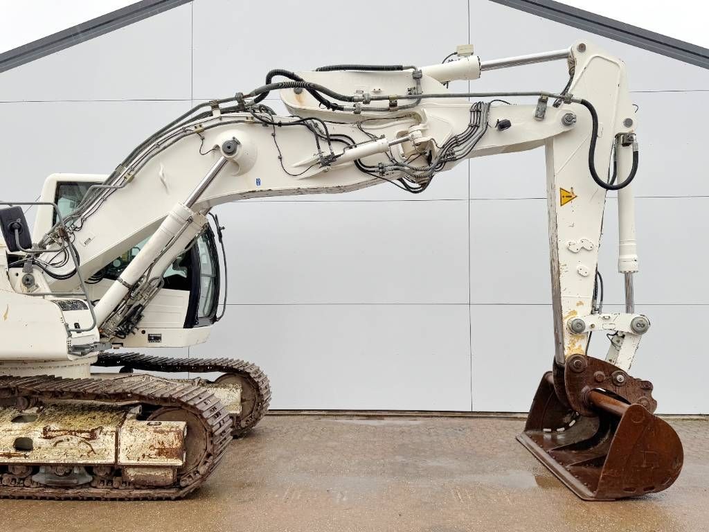 Liebherr R906LC - 2 Buckets Included / Quick Coupler