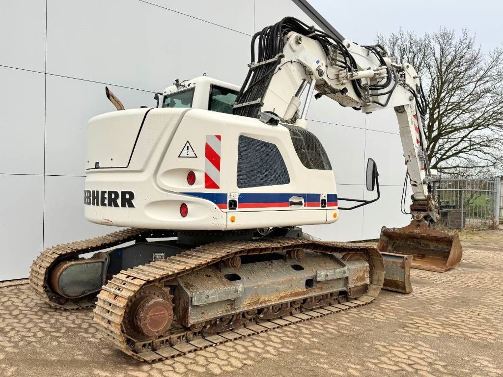 Liebherr R914 Compact - Triple Boom + Extra Attachments