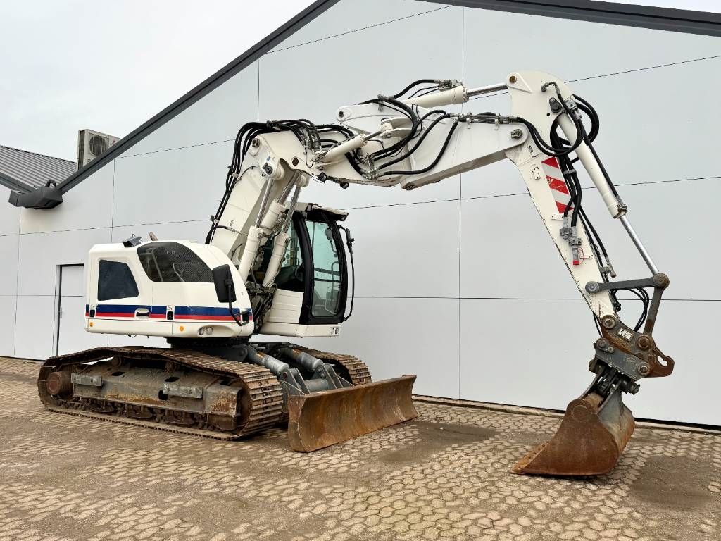 Liebherr R914 Compact - Triple Boom + Extra Attachments