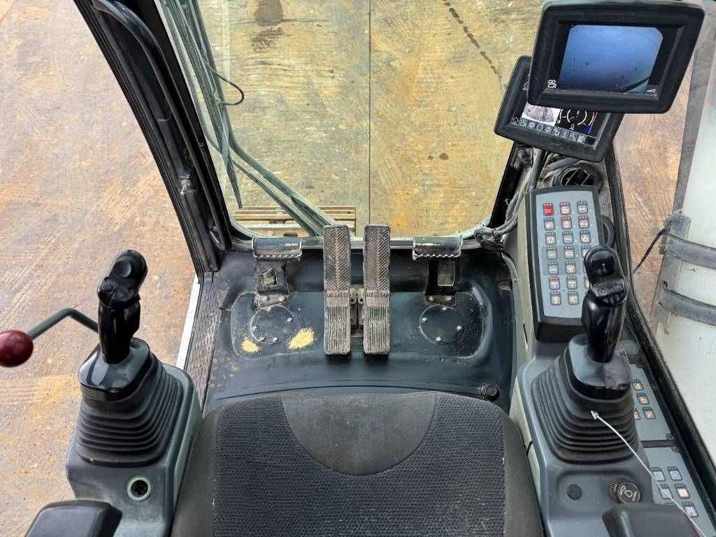 Liebherr R946LC - Hammer Lines / Quick Coupler