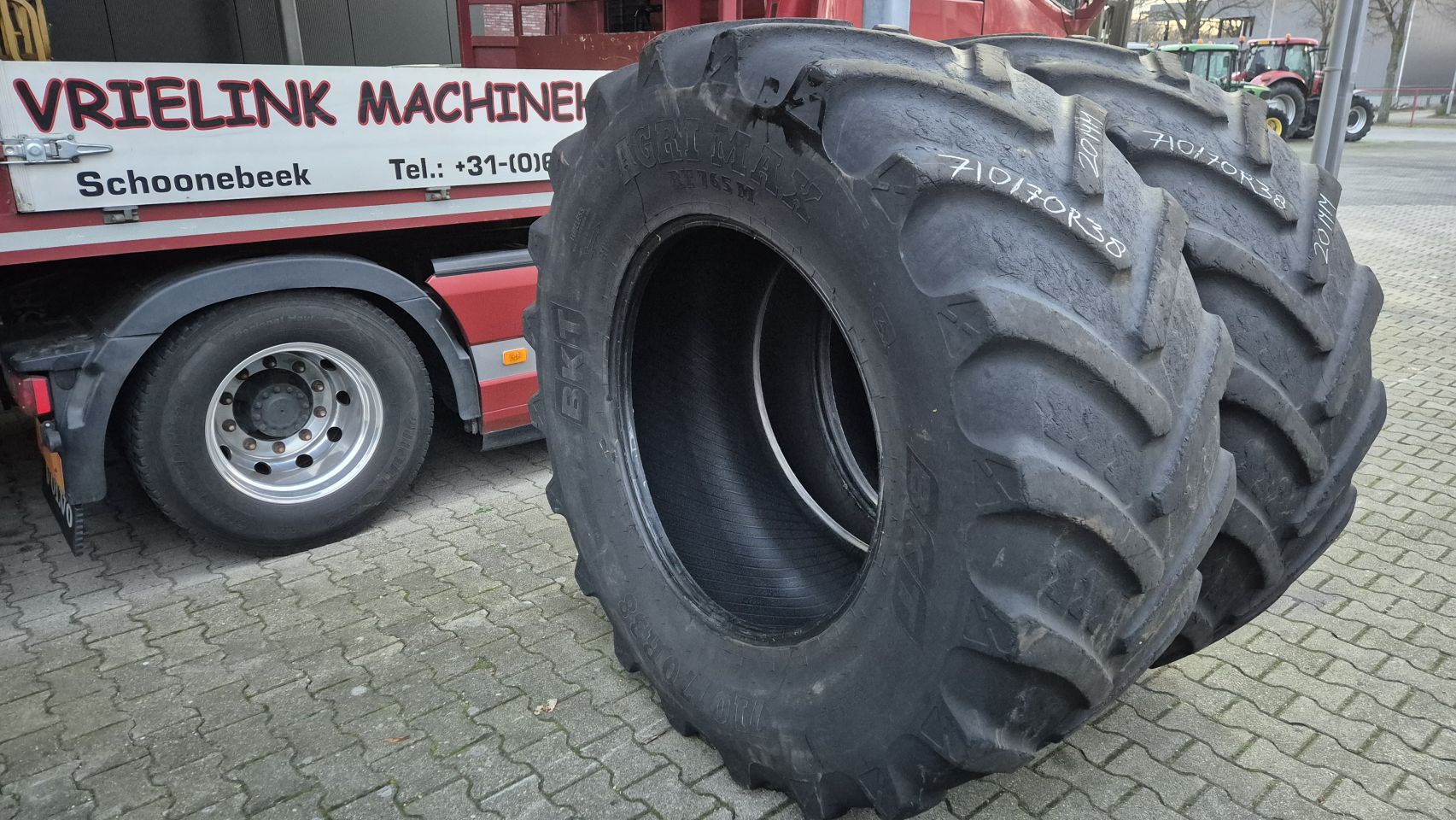 BKT Agrimax RT765M 710/70R38 20mm