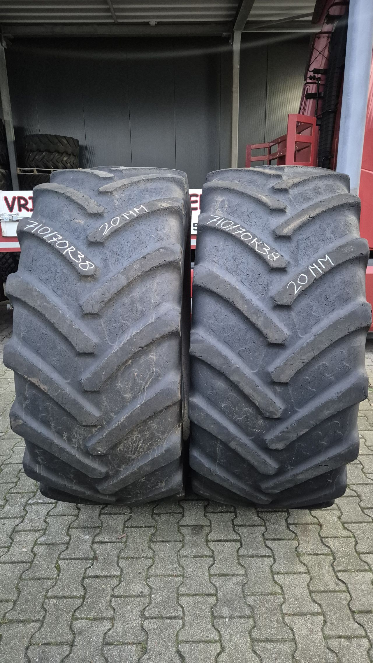 BKT Agrimax RT765M 710/70R38 20mm