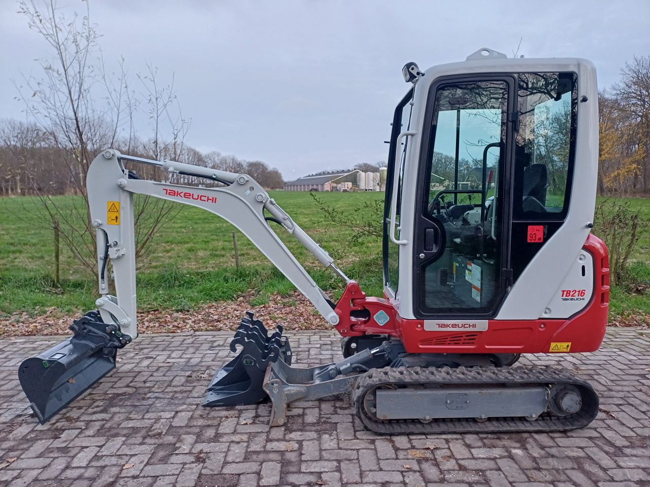 Takeuchi TB216 | bj2022 | 784 uur | 3 bakken