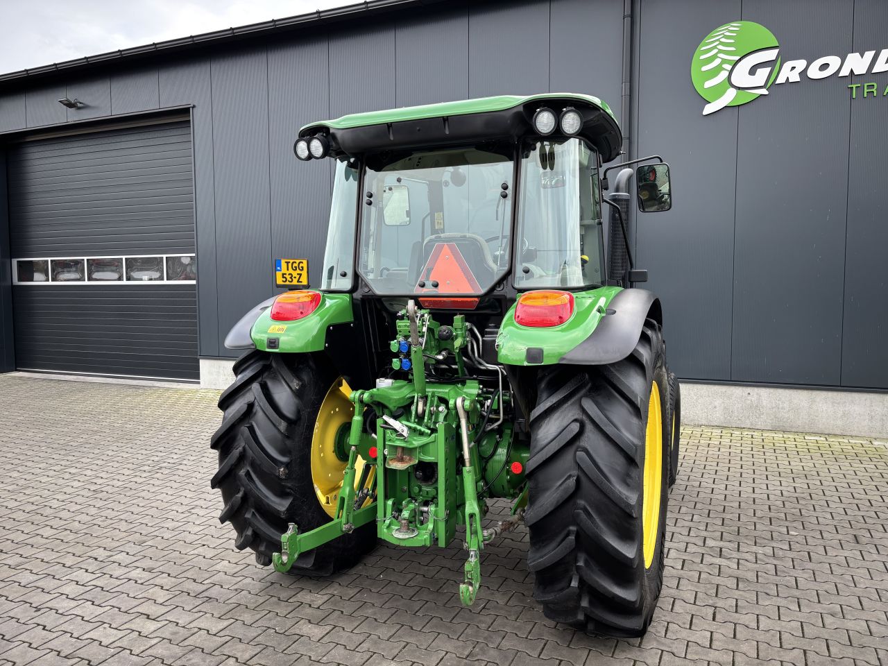 John Deere 5085M
