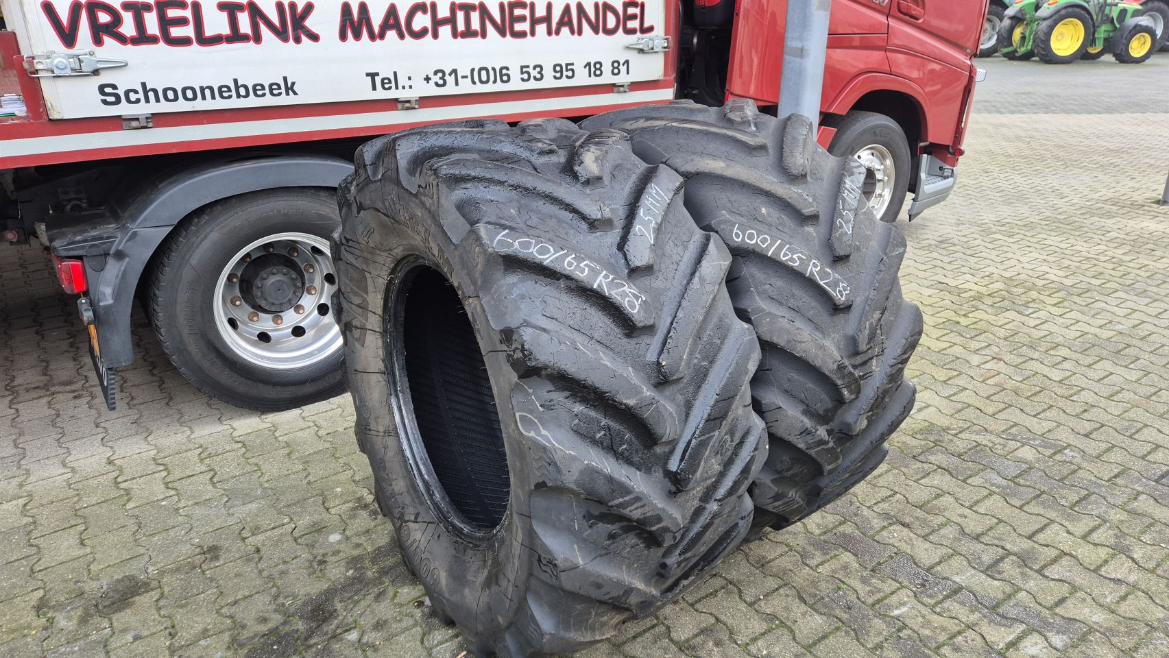 BKT Agrimax RT657 600/65R28 met 25mm