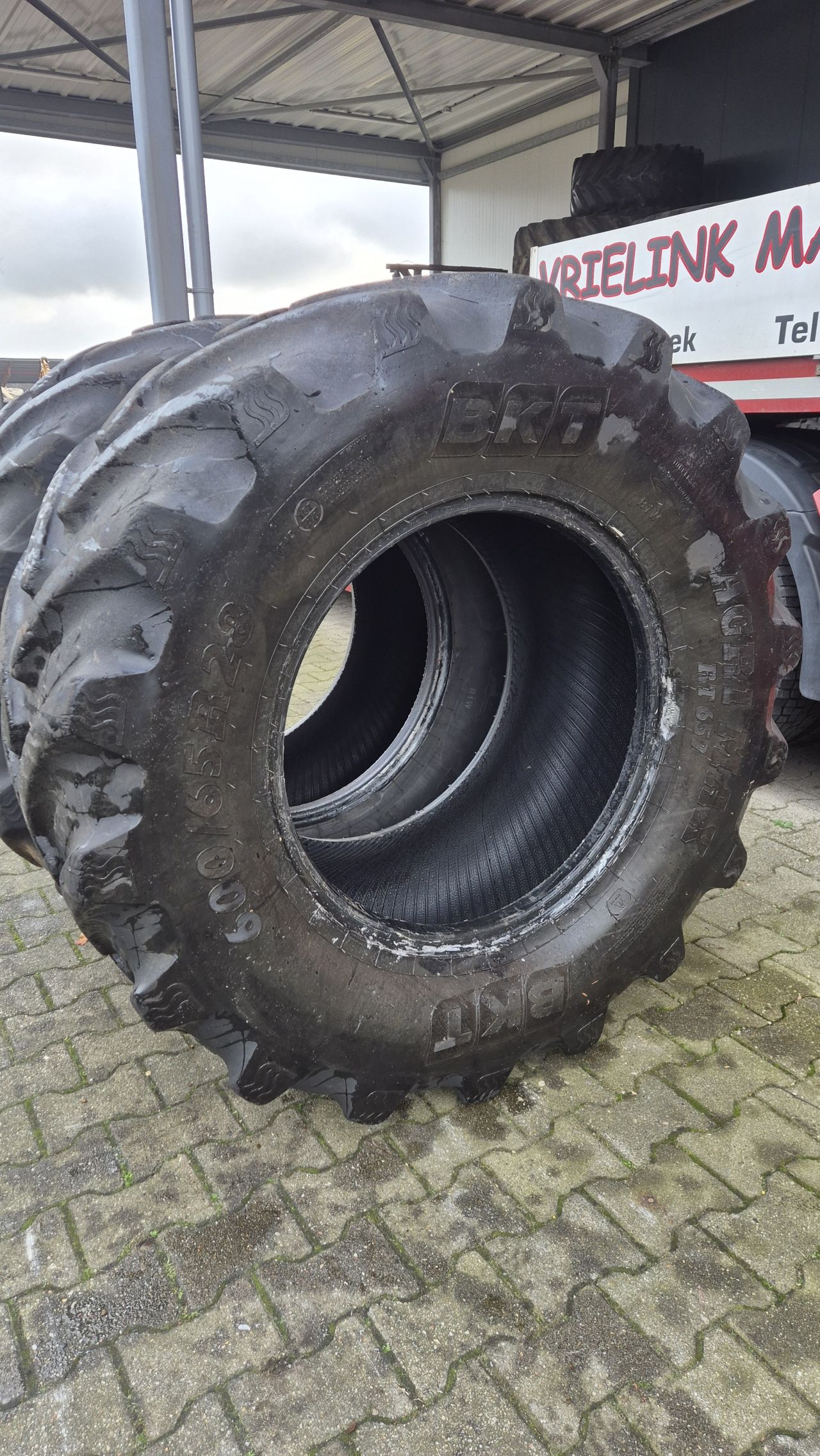 BKT Agrimax RT657 600/65R28 met 25mm