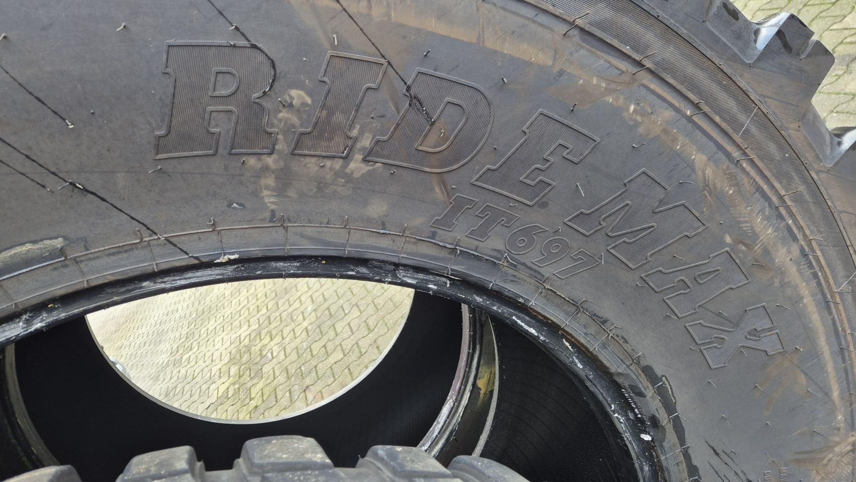 BKT 710/70R42 RideMax en Mitas 440/80R34 IND