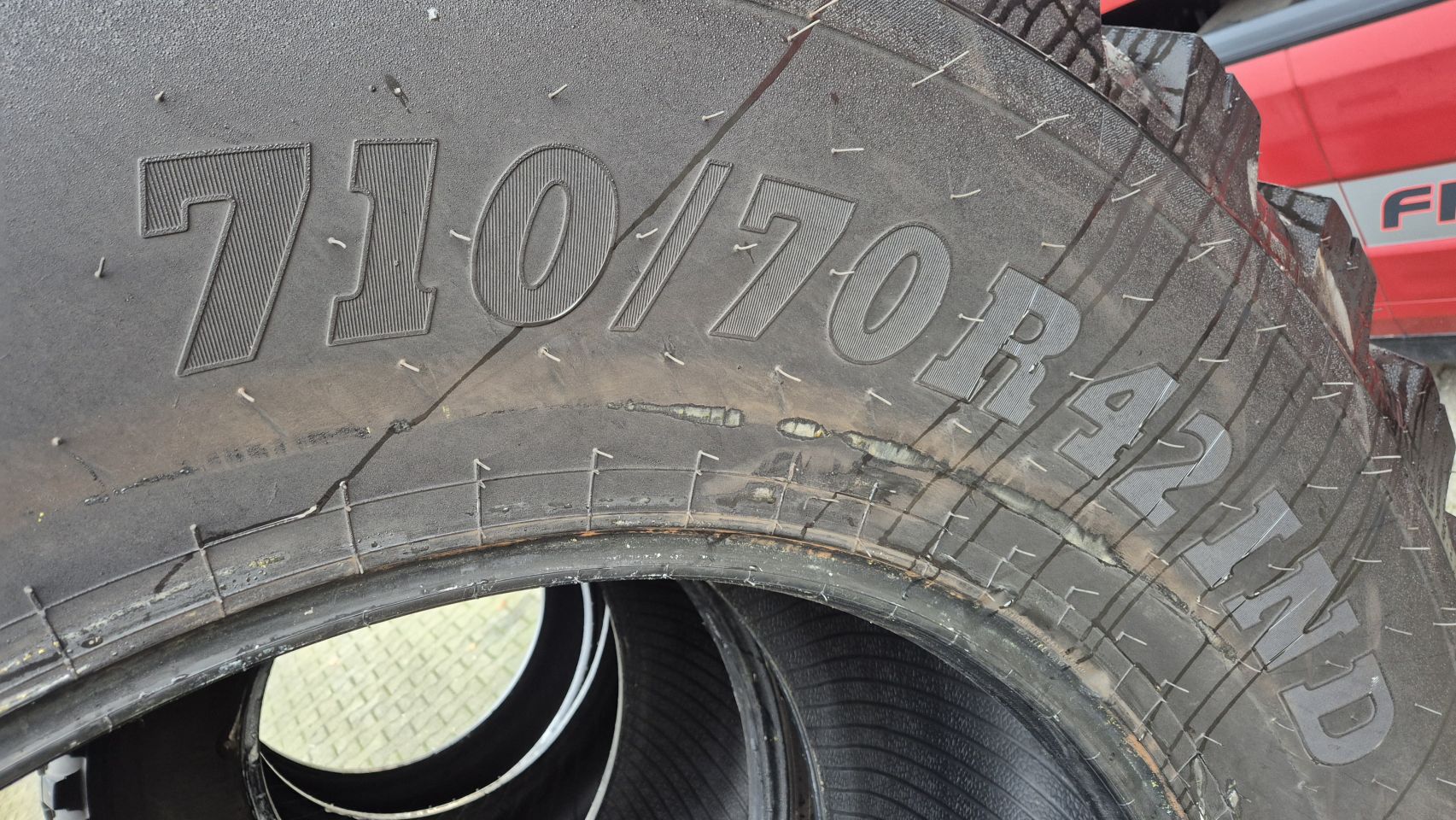 BKT 710/70R42 RideMax en Mitas 440/80R34 IND