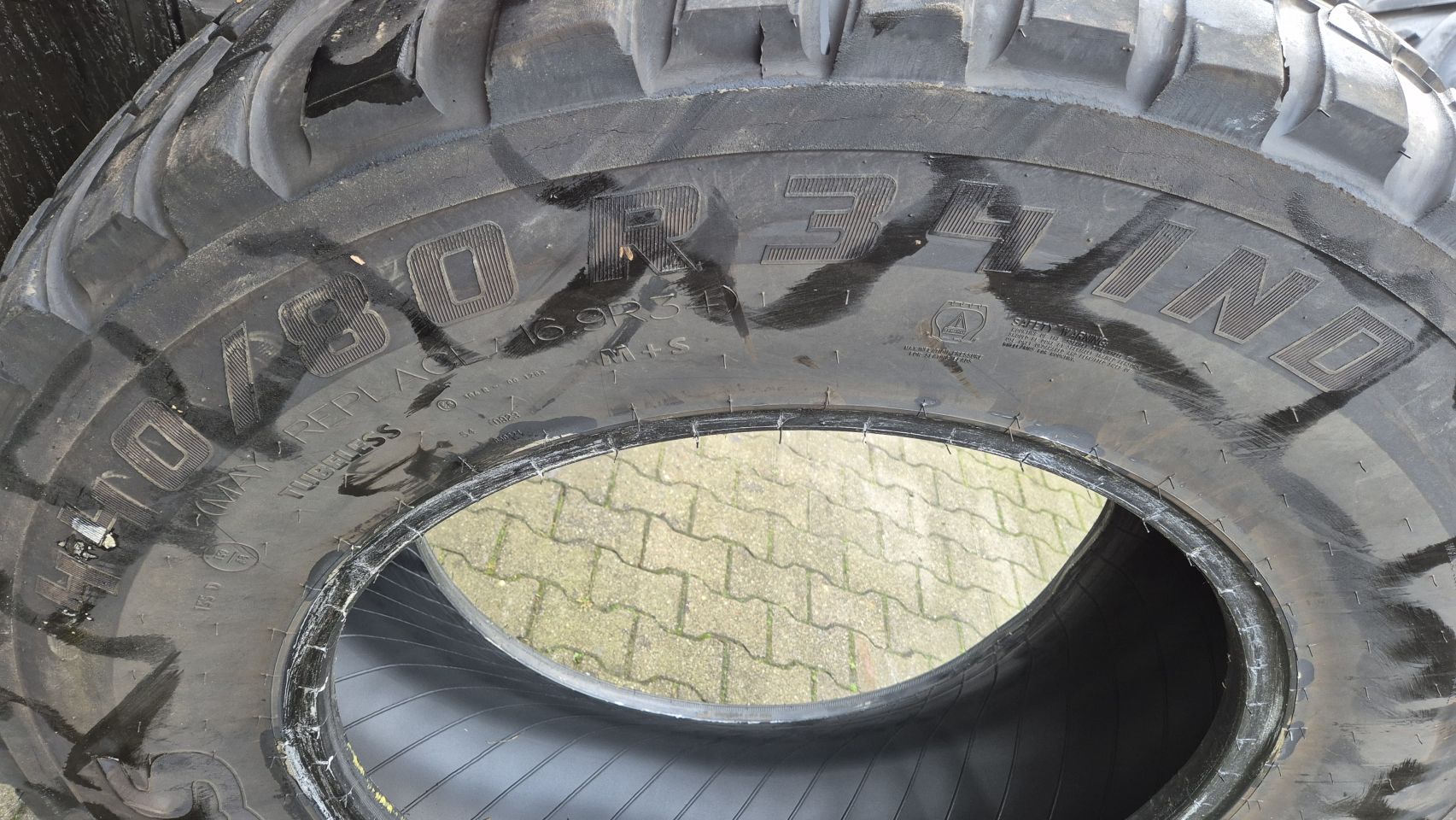BKT 710/70R42 RideMax en Mitas 440/80R34 IND