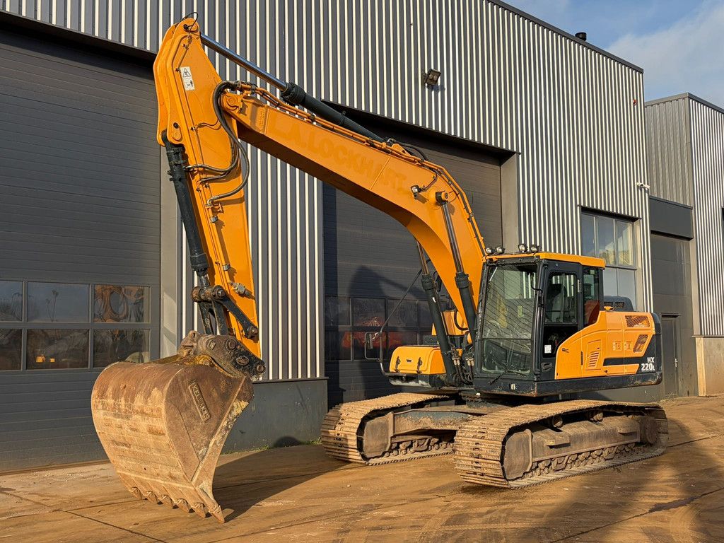 Hyundai HX220L