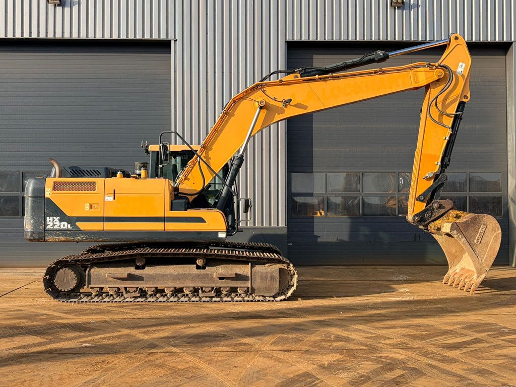 Hyundai HX220L