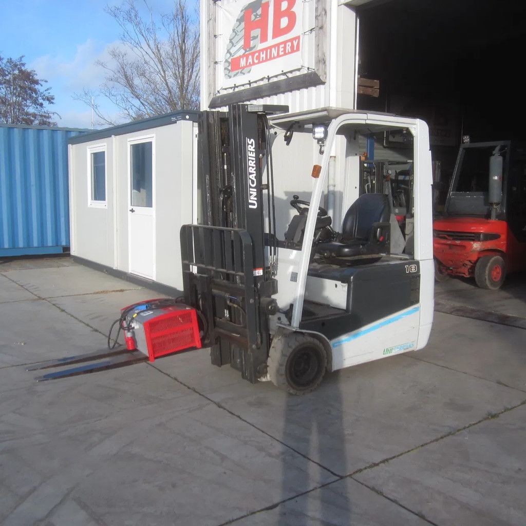 Nissan Heftruck L18Q elektrisch, triplomast, side shift.