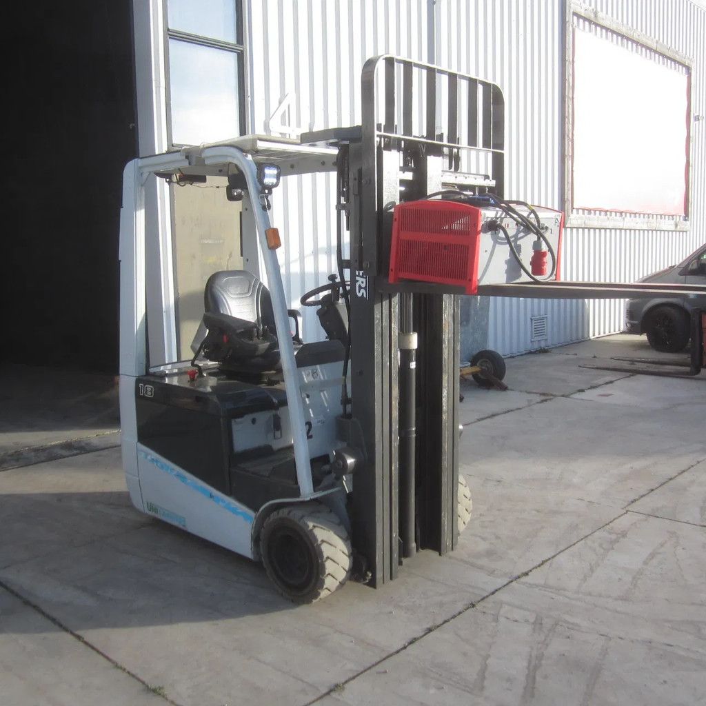 Nissan Heftruck L18Q elektrisch, triplomast, side shift.