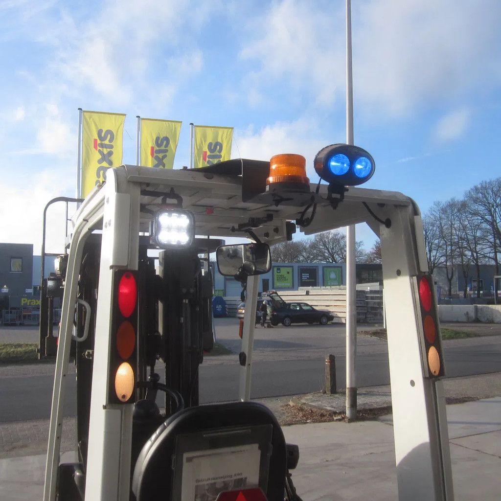 Nissan Heftruck L18Q elektrisch, triplomast, side shift.