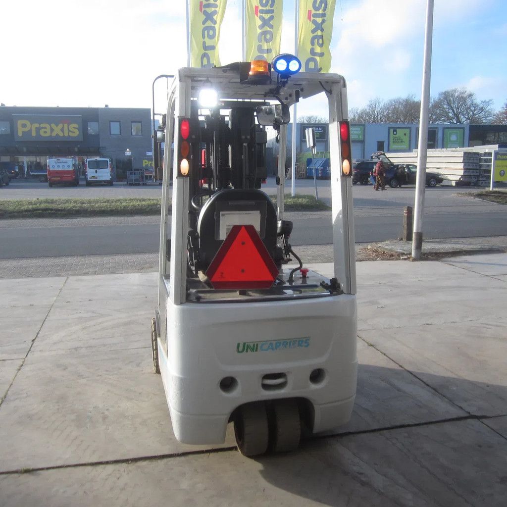 Nissan Heftruck L18Q elektrisch, triplomast, side shift.