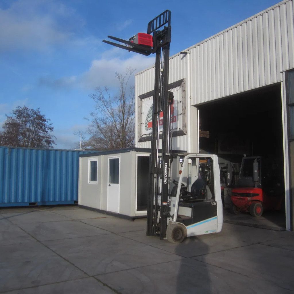 Nissan Heftruck L18Q elektrisch, triplomast, side shift.