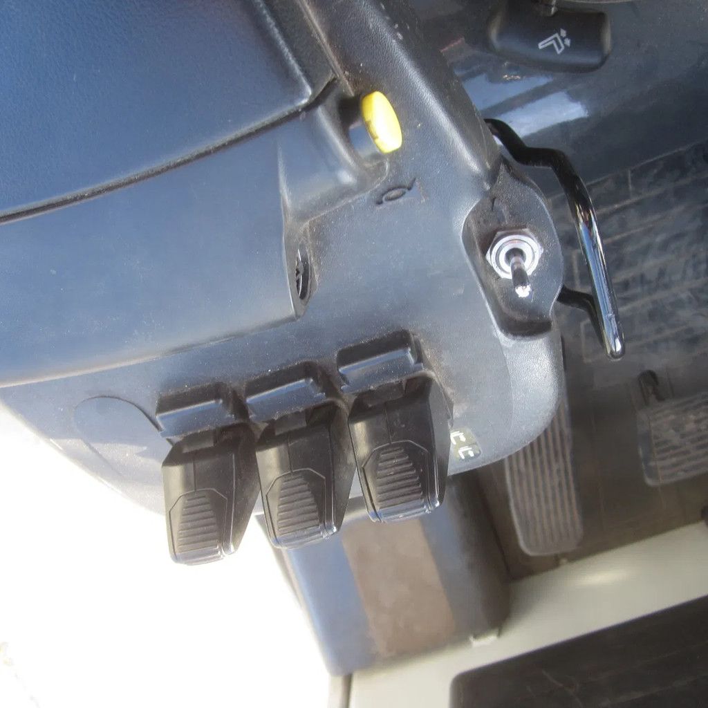 Nissan Heftruck L18Q elektrisch, triplomast, side shift.