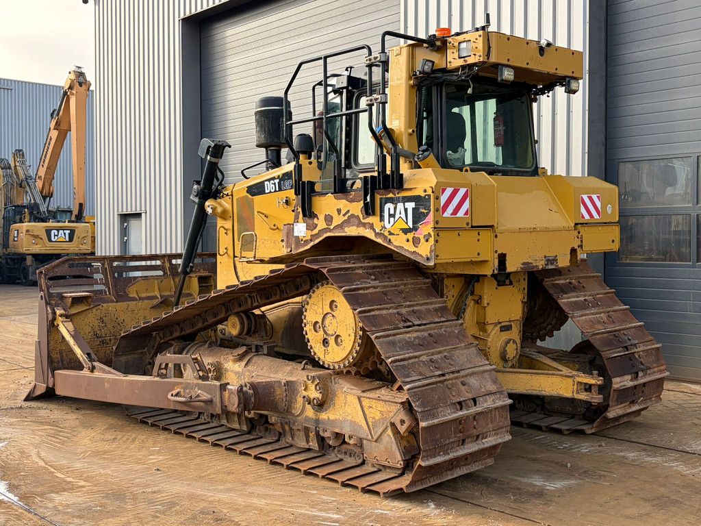 Caterpillar D6T LGP