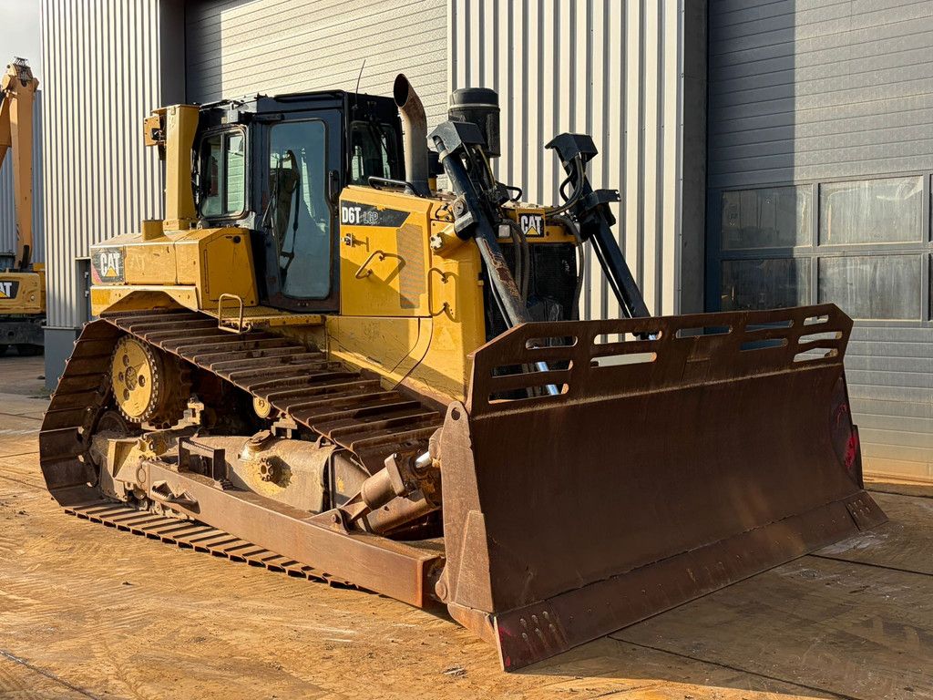 Caterpillar D6T LGP