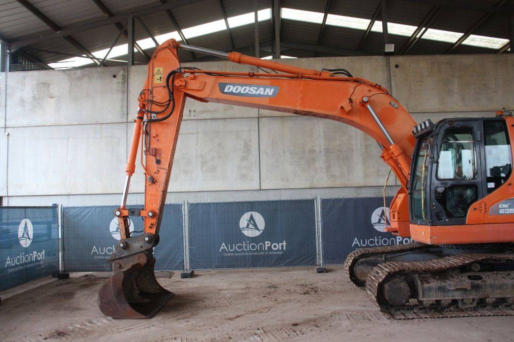 Doosan DX235LCR Diesel 129kW Crawler Excavator 2014