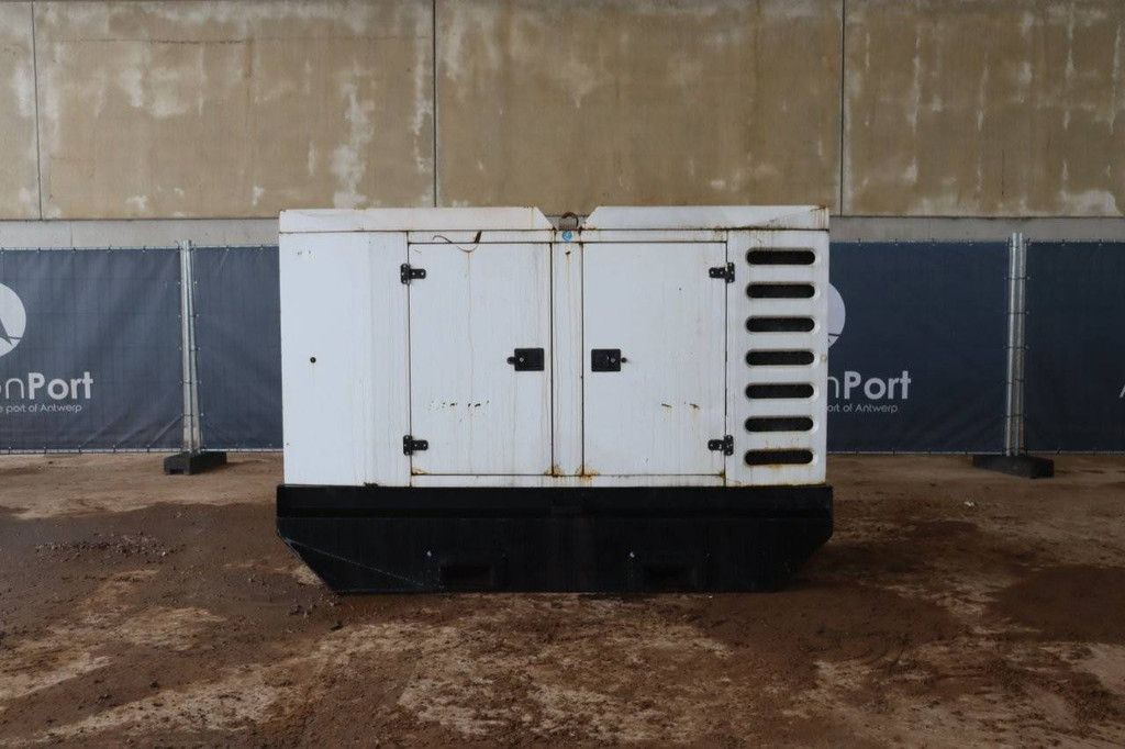 Generator SDMO R90 Diesel 90kVA 2011