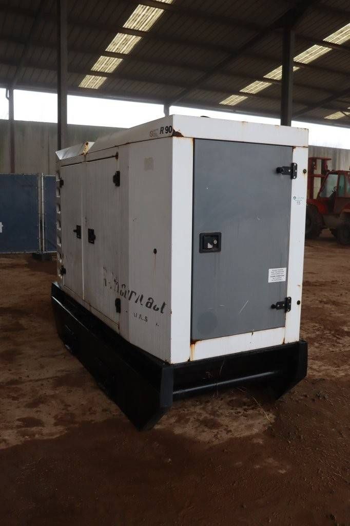 Generator SDMO R90 Diesel 90kVA 2011