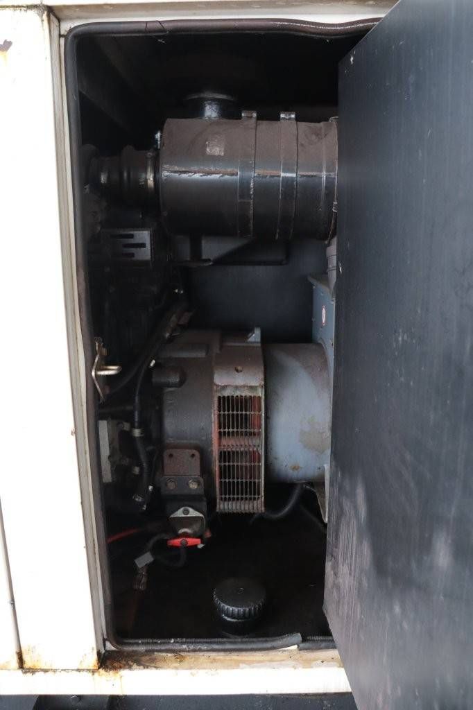 Generator SDMO R90 Diesel 90kVA 2011