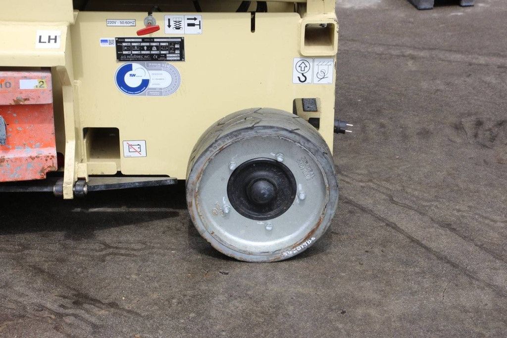 JLG 2646ES Electric Scissor Lift 9.9m 2014