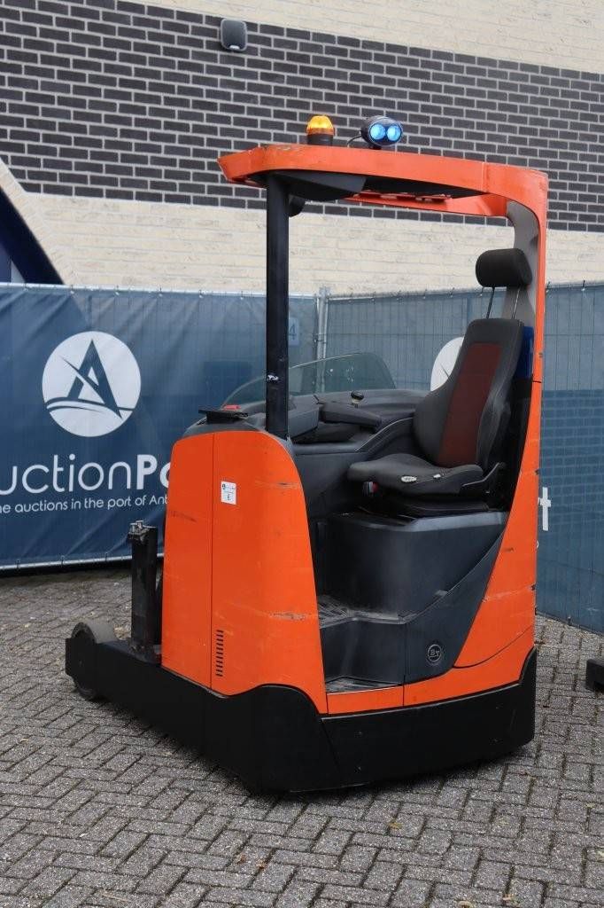 Reach truck electric