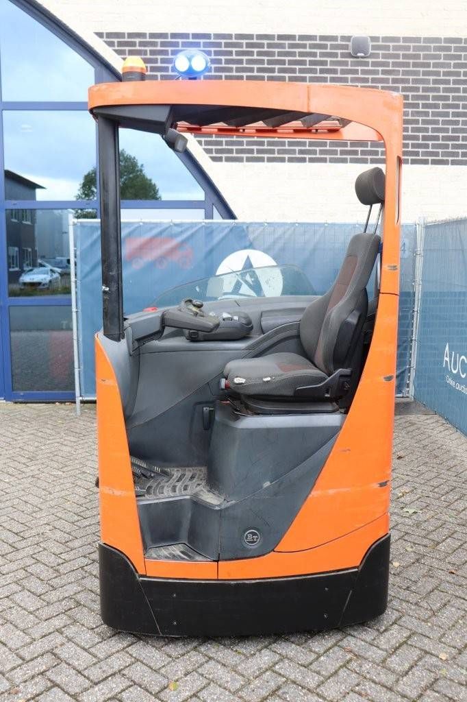 Reach truck electric