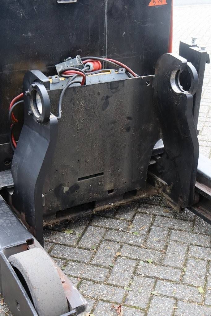 Reach truck electric