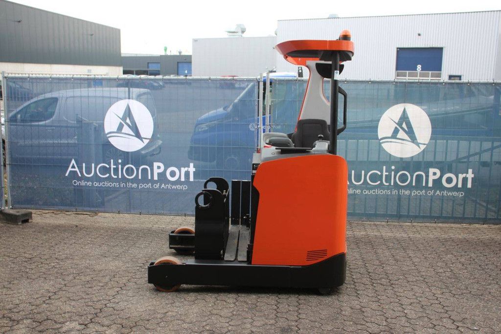 Reach truck electric