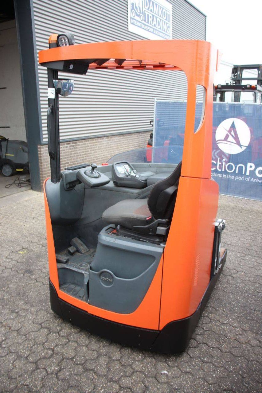 Reach truck electric