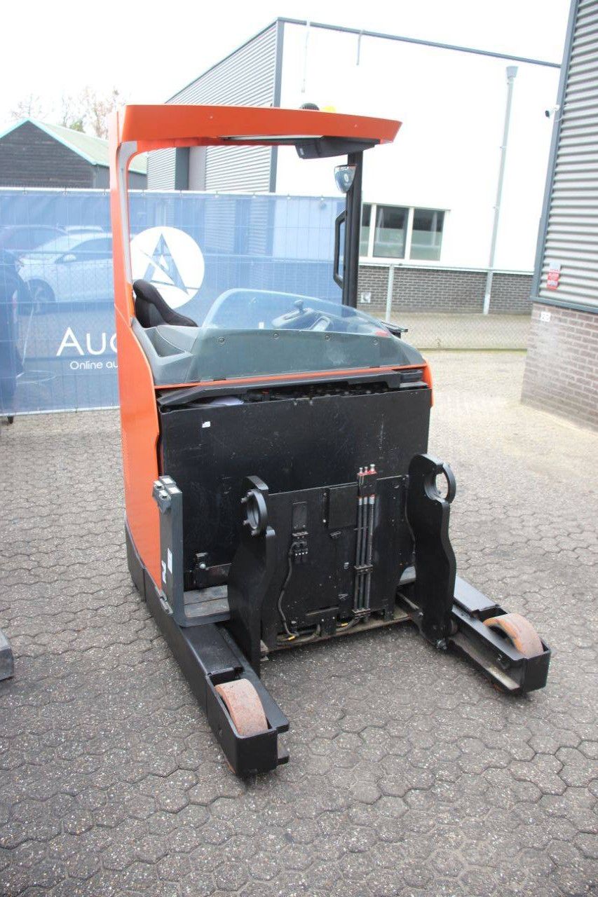 Reach truck electric