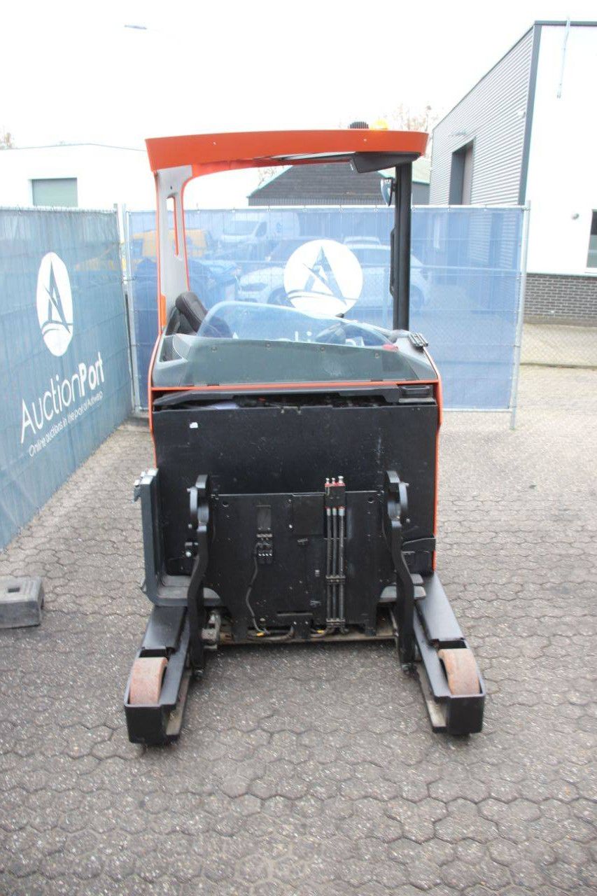 Reach truck electric