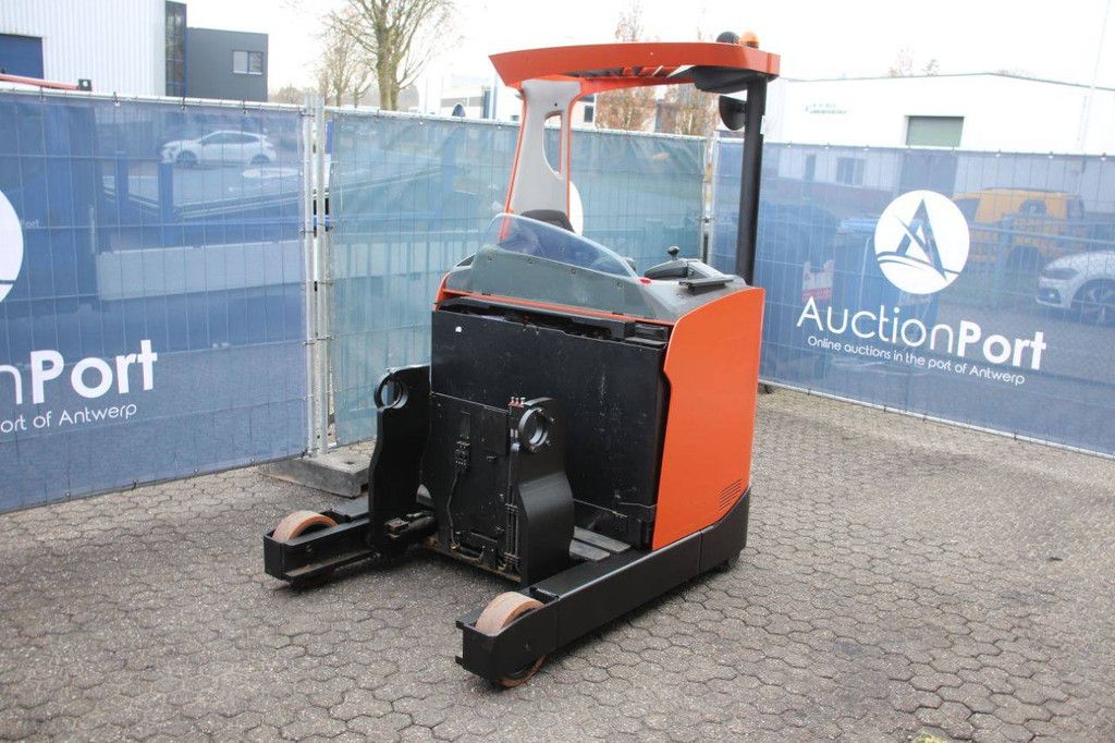 Reach truck electric
