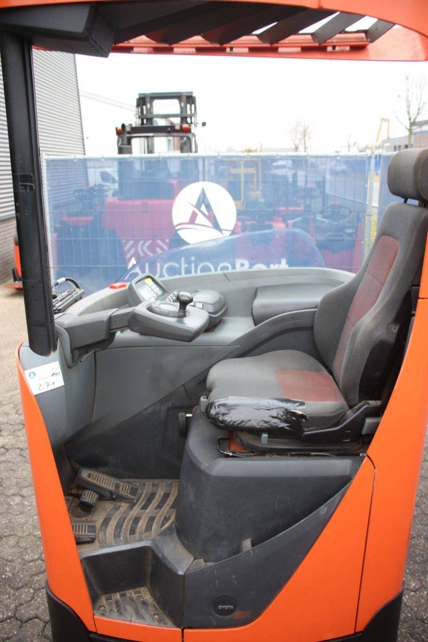 Reach truck Toyota RRE180 Electric 1800kg 2017