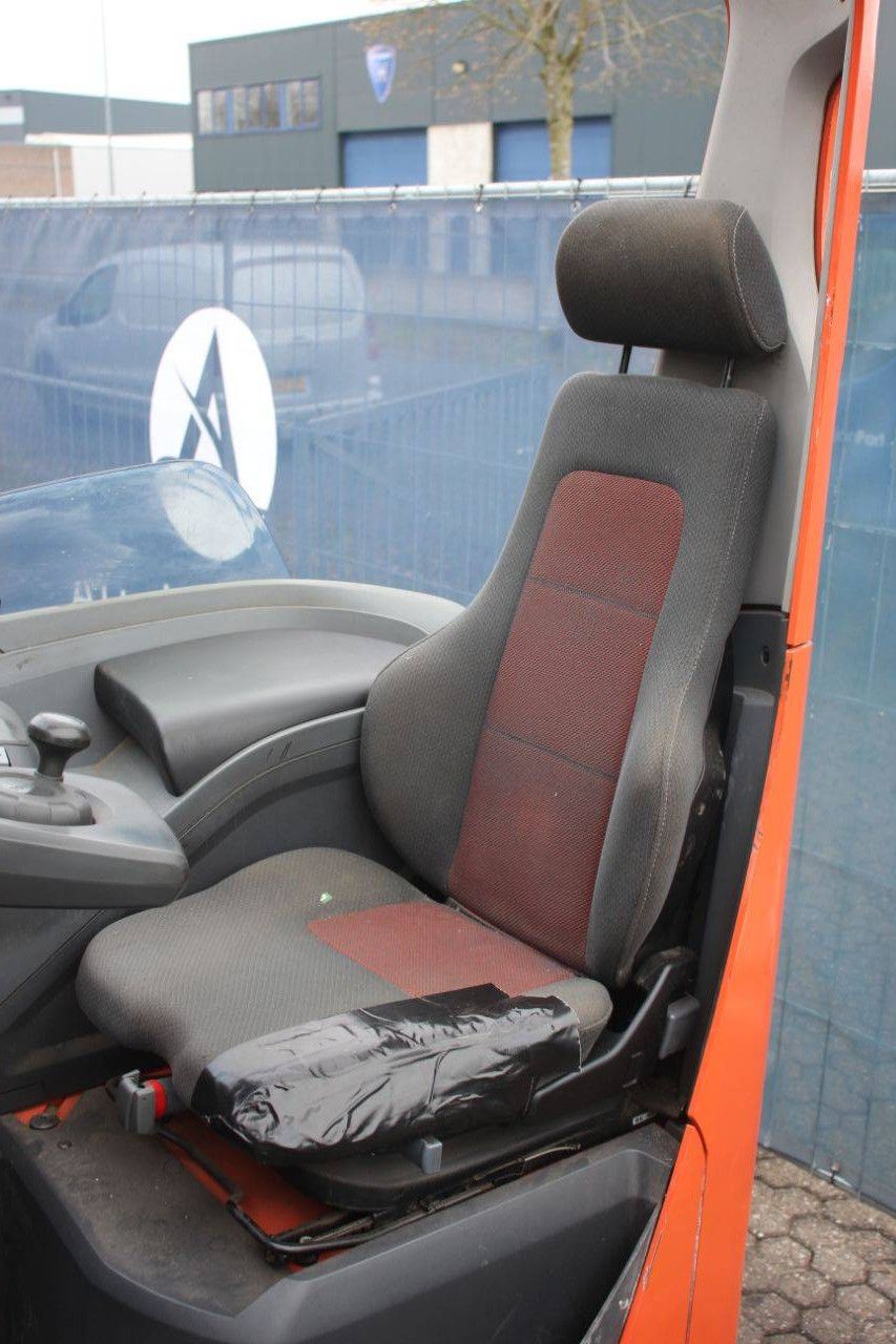 Reach truck Toyota RRE180 Electric 1800kg 2017