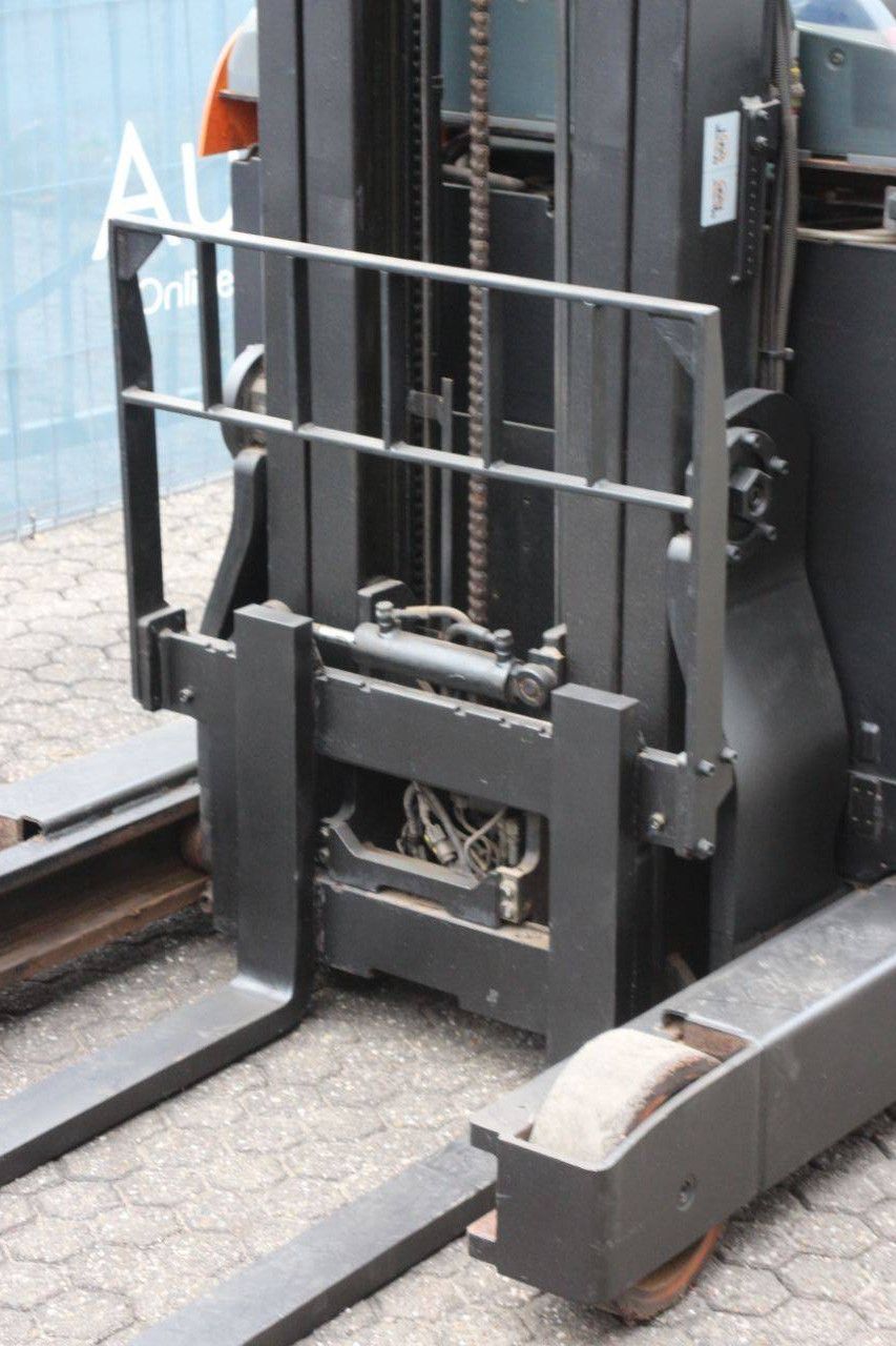 Reach truck BT RRE140 Electric 1400kg 2010